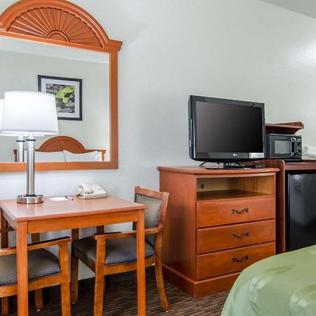 Quality Inn Junction City Near Fort Riley Exterior foto
