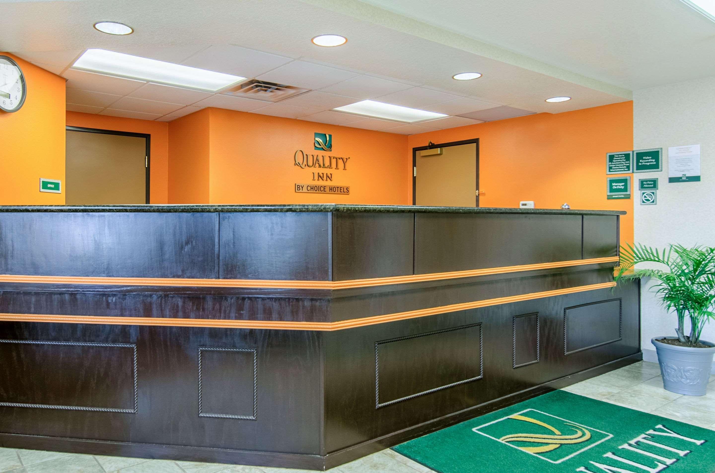 Quality Inn Junction City Near Fort Riley Exterior foto